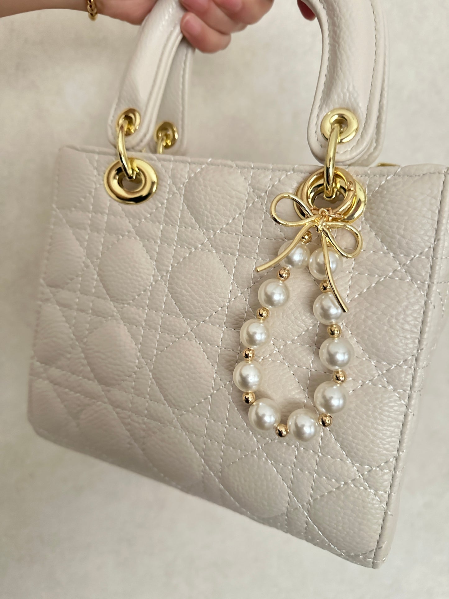 PEARLY BOW keychain