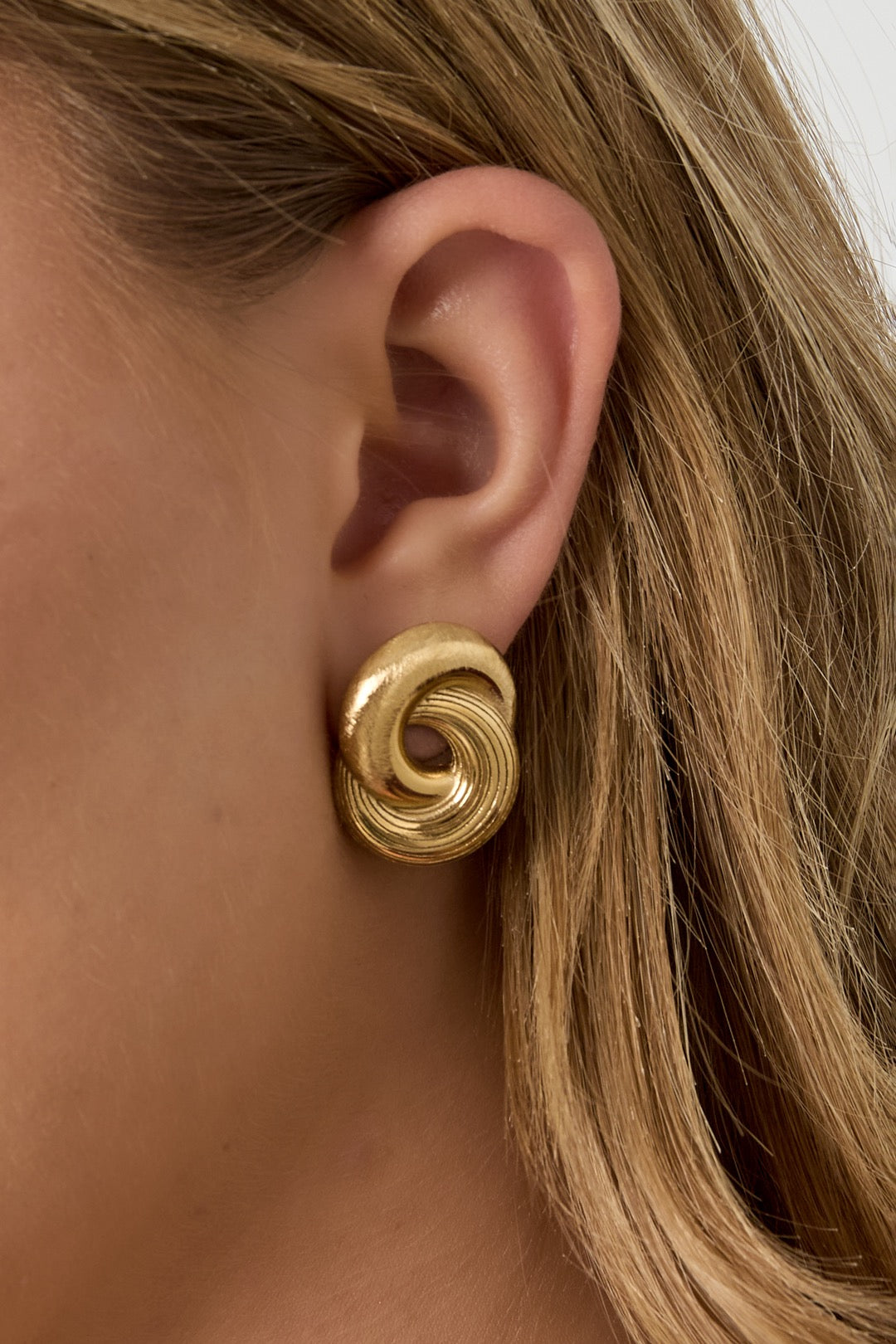 INFINITY TWIST hoops