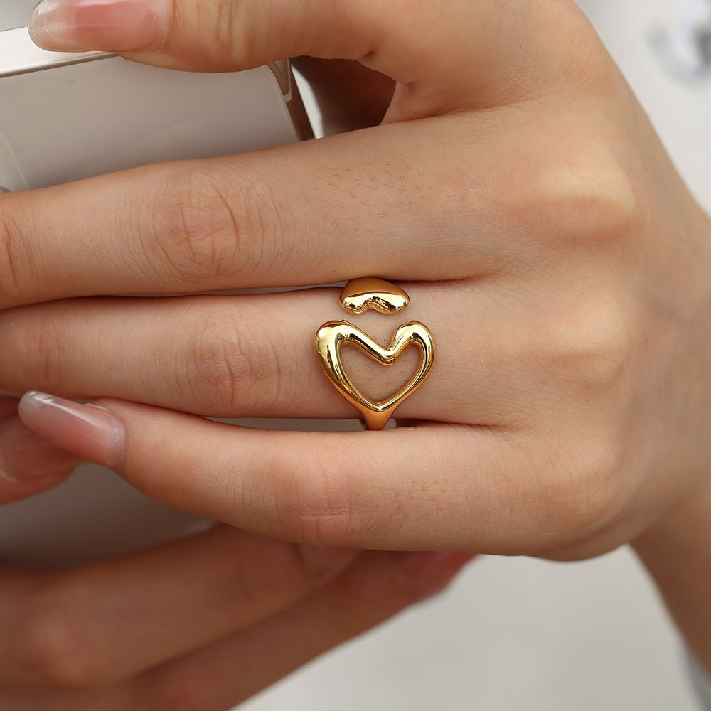 HEART HUG ring
