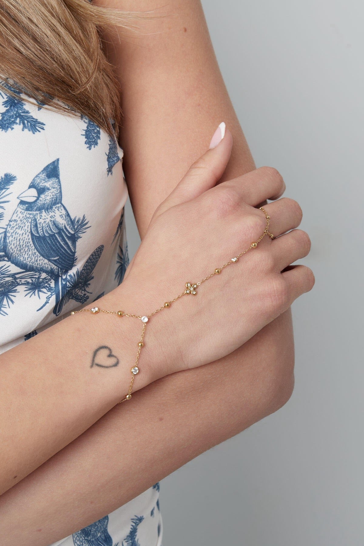 SPARKLY BLOOM hand chain