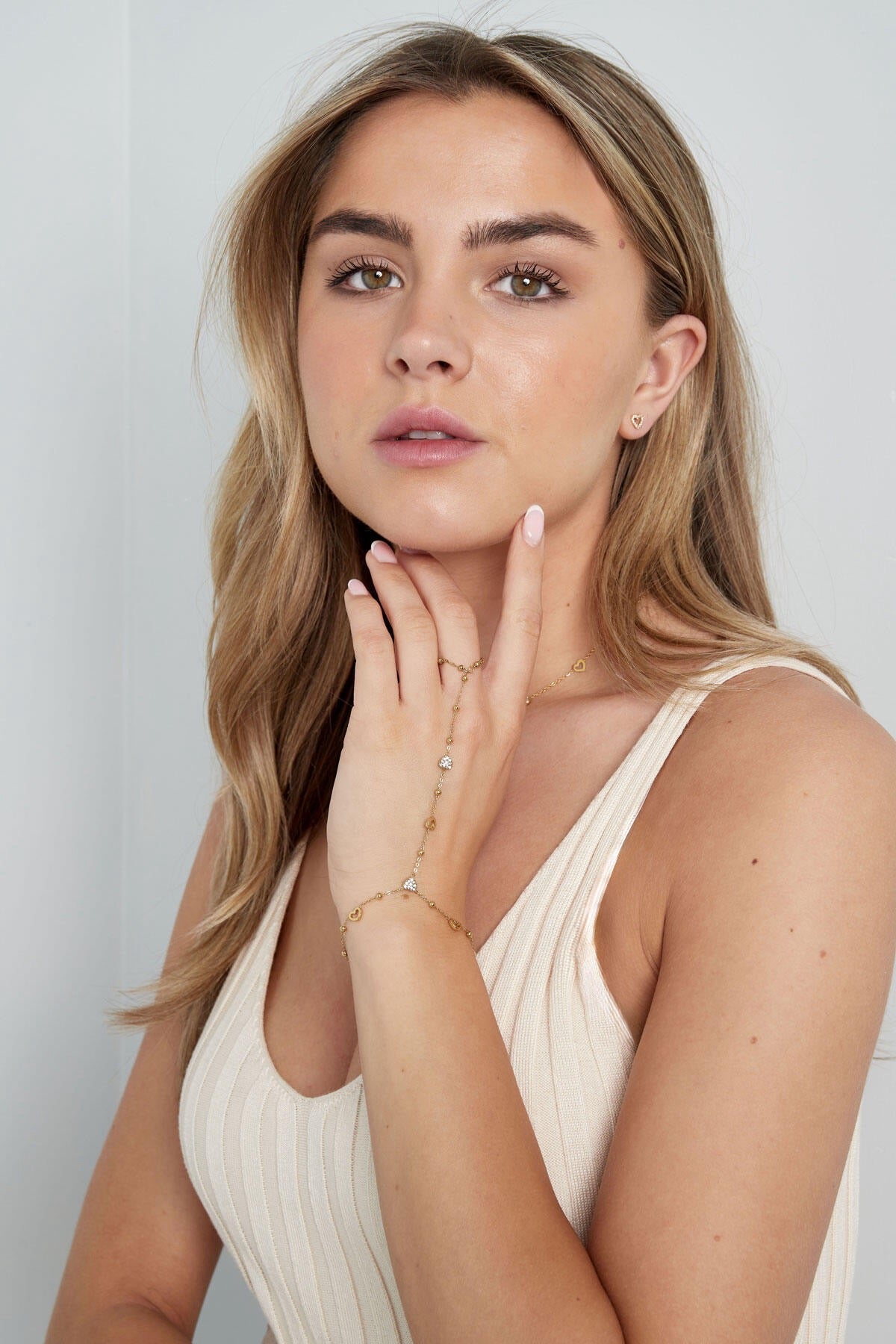 GLOWING HEART hand chain
