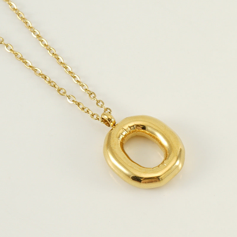 BALLOON INITIAL necklace