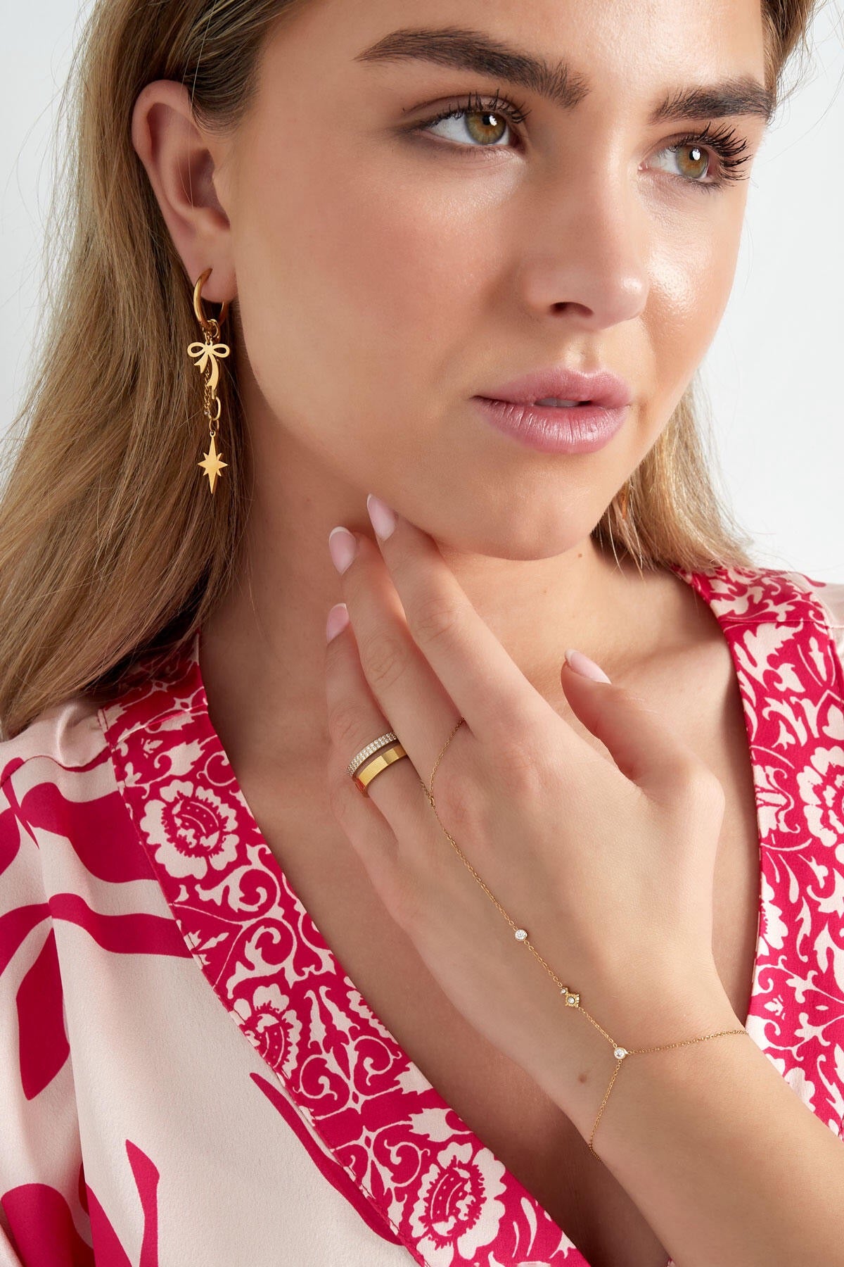 SPARKLY hand chain